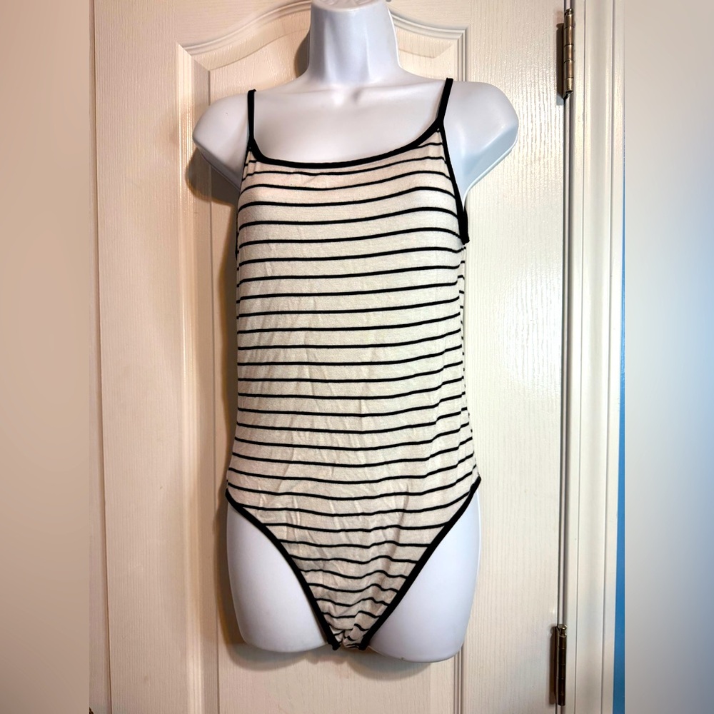 🖤 About A Girl Black &‎ White Striped Bodysuit – Size Large 🤍